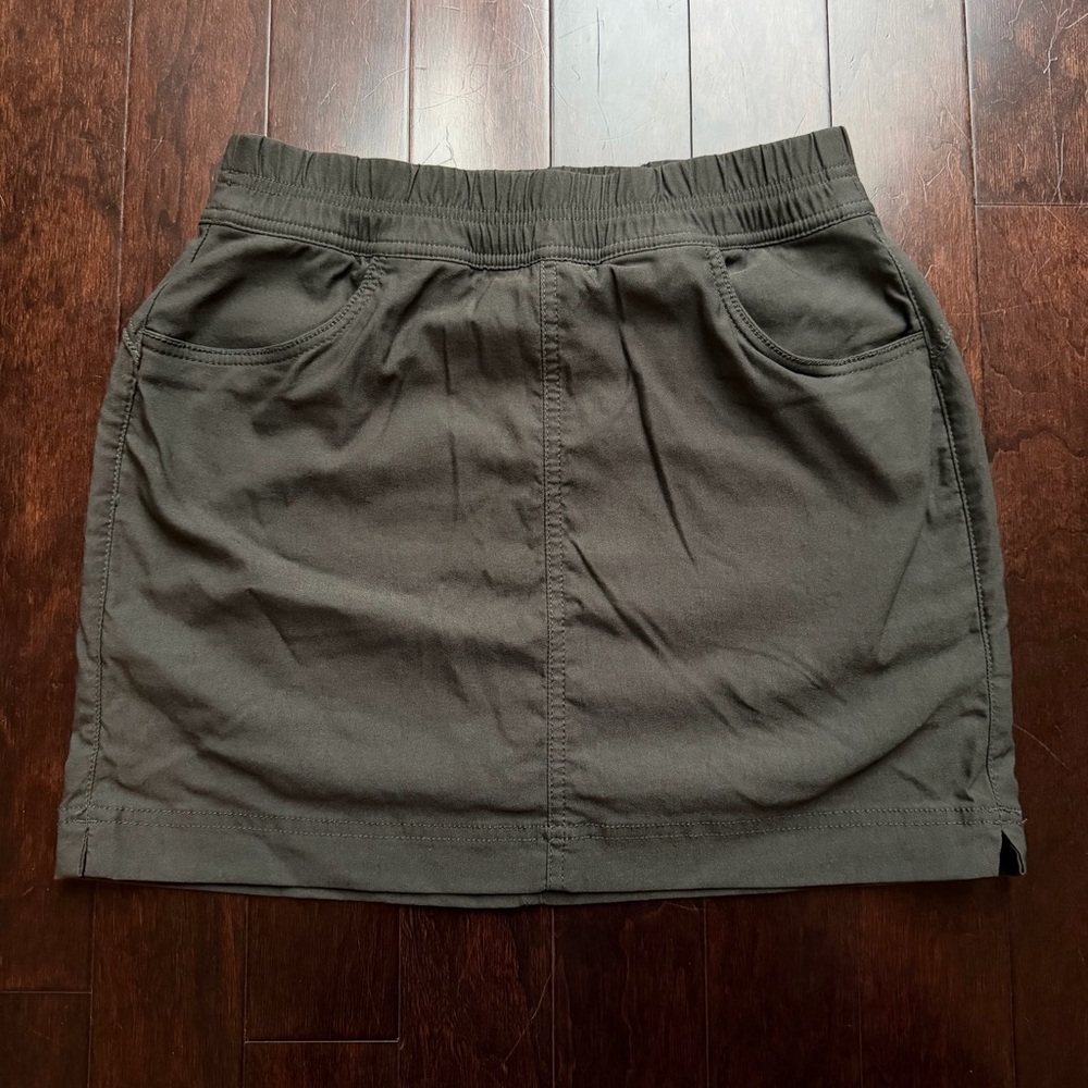 prAna Women's Skort Skirt Size 2 Dark Olive Green Nylon Spandex Hiking Outdoor